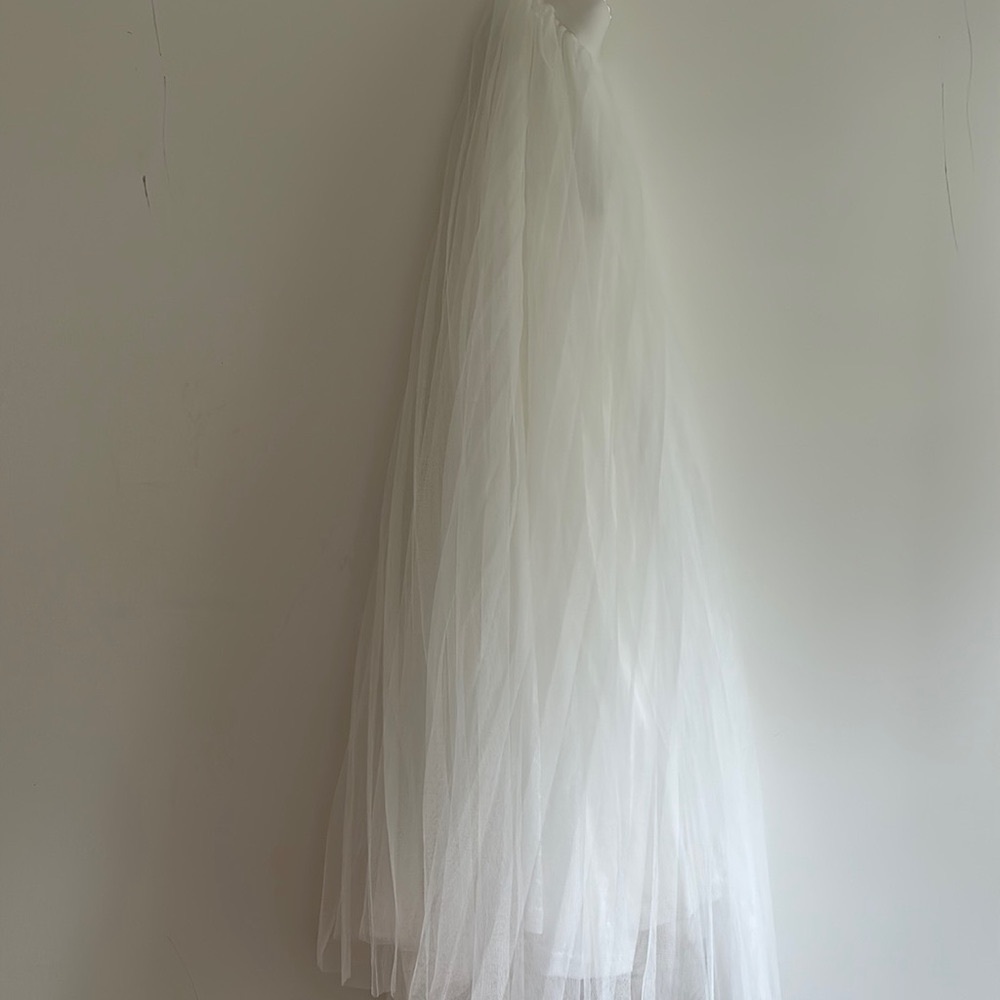 Gorgeous NWT white tulle skirt with lining